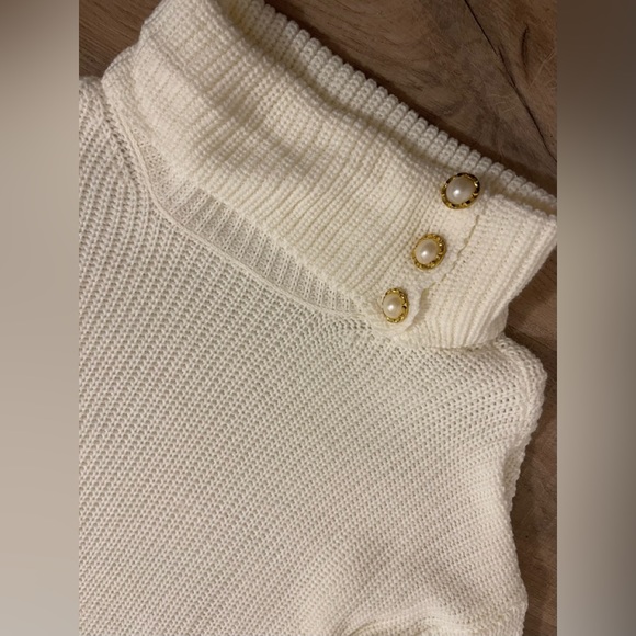 ❌SOLD❌ Turtleneck Pearl Button Drop Shoulder Sweater - Picture 4 of 7